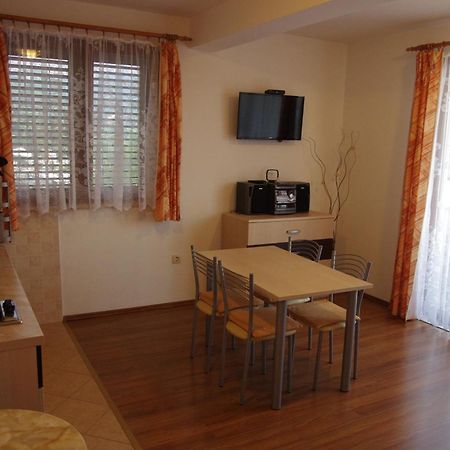 Apartments With A Parking Space Igrane, Makarska - 13535 الغرفة الصورة